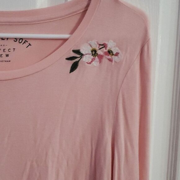 NWOT Aero Pink Long Sleeve Seriously Soft Floral Embroidered Perfect Crew Top - Picture 6 of 14